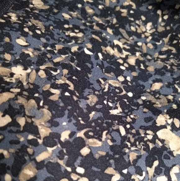 ATHLETA navy mosaic print mesh inset capri leggings, M - Picture 10 of 13